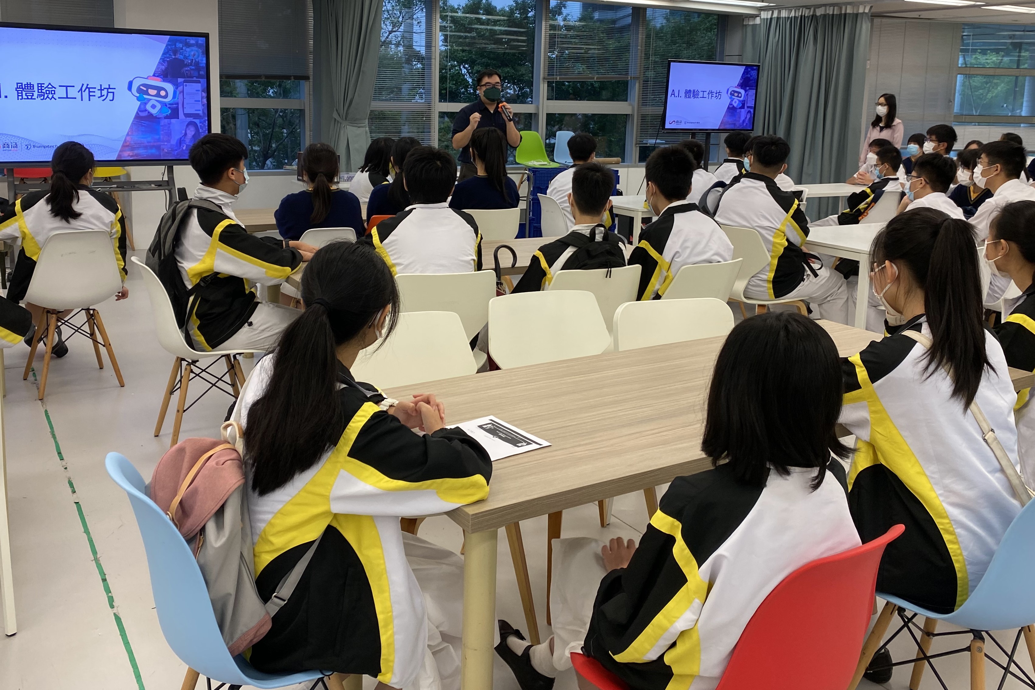 Photo of 3AE having the AI talk.
