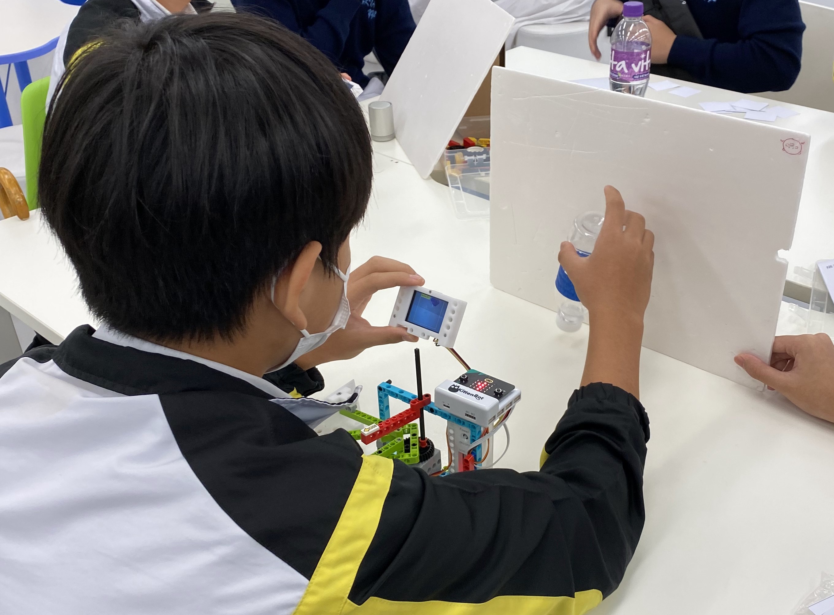 Student trying to make a rubbish ban to classify the type of rubbish.